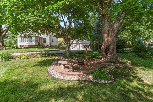 324 Harrison Street, Liberty, MO 64068