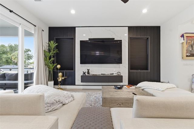 215 W COLUMBUS DRIVE 2, Tampa, FL 33602