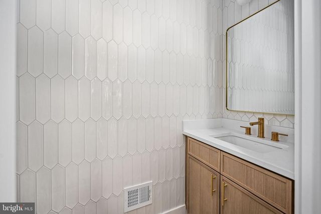 8621 ROSNI WAY, Fredericksburg, VA 22407