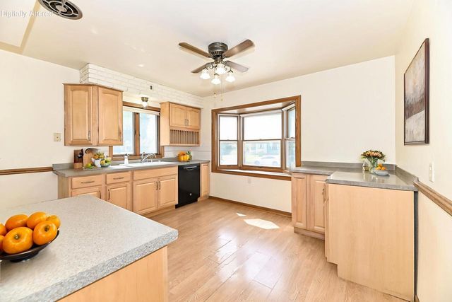 2818 S 71st STREET, Milwaukee, WI 53219