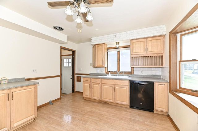 2818 S 71st STREET, Milwaukee, WI 53219