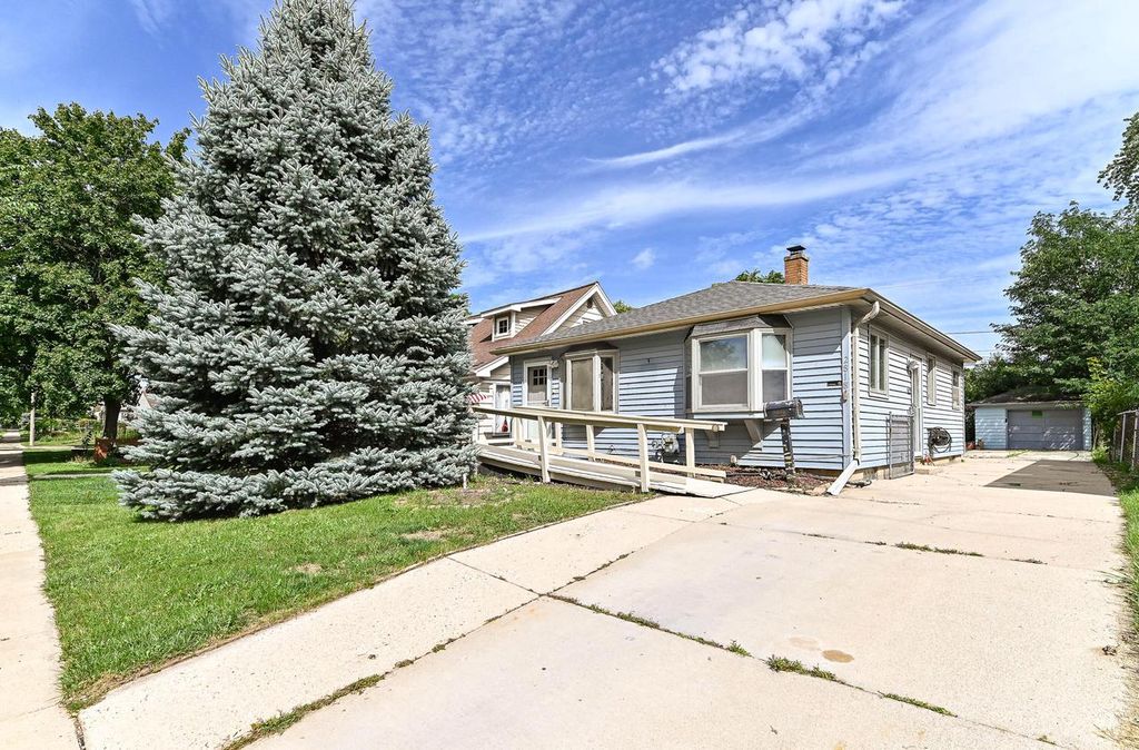 2818 S 71st STREET, Milwaukee, WI 53219