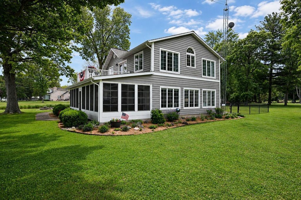 6019 S State Road 10, Knox, IN 46534