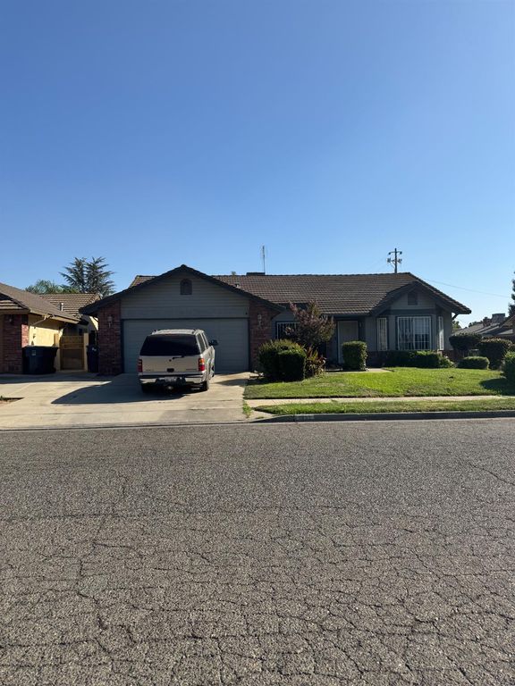1632 University Avenue, Madera, CA 93637