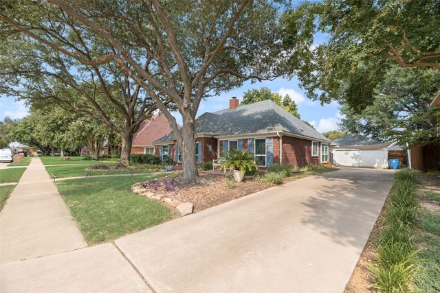 2140 Strathmore Drive, Highland Village, TX 75077