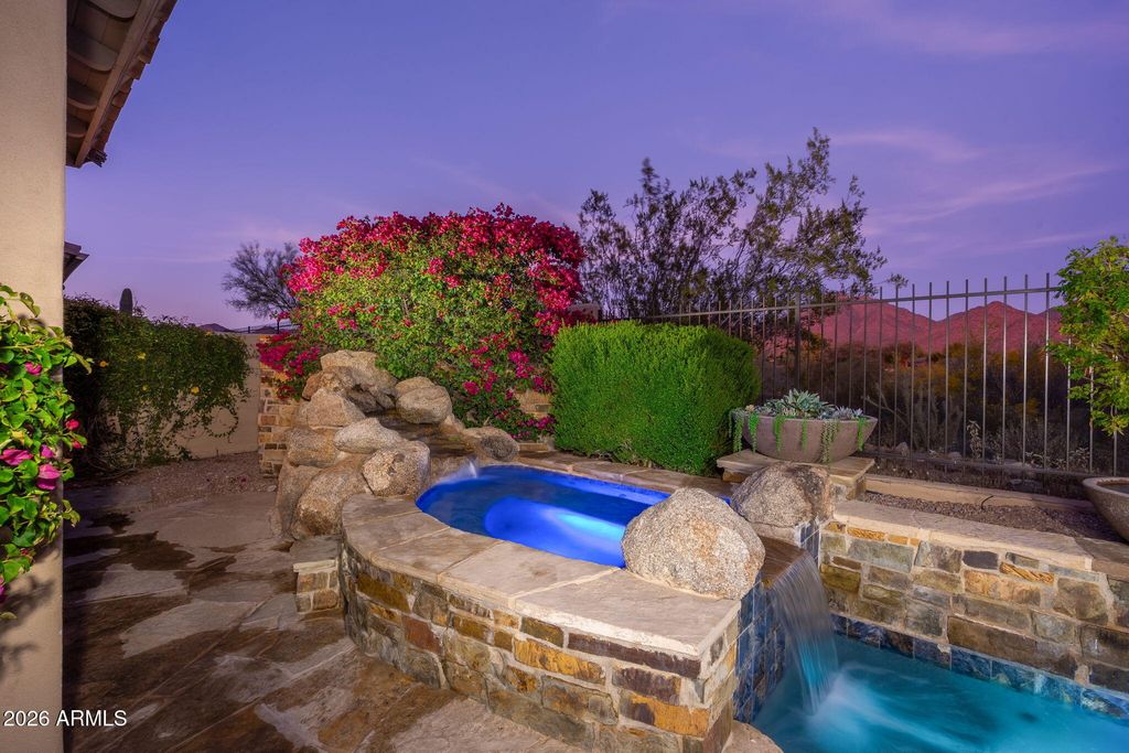 Image 3 of property listing at 18285 N 95TH Street, Scottsdale, AZ 85255