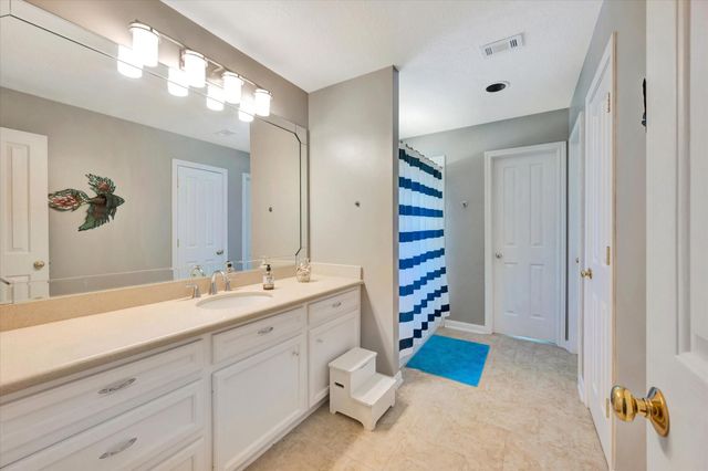 3806 Canyon Bluff Court, Houston, TX 77059