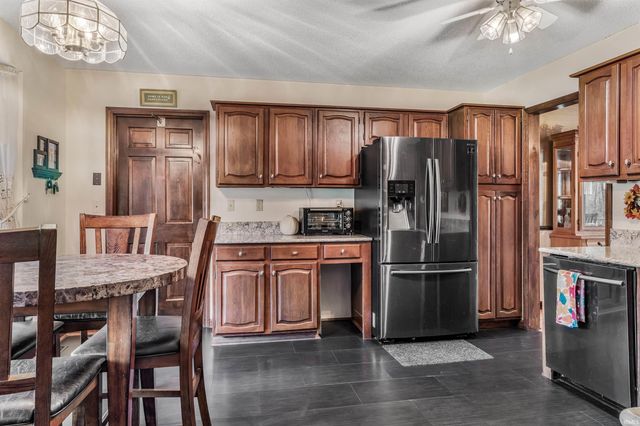 15307 Woodcliffe Trl, Fort Wayne, IN 46845