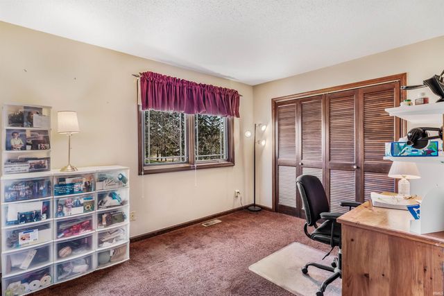 15307 Woodcliffe Trl, Fort Wayne, IN 46845