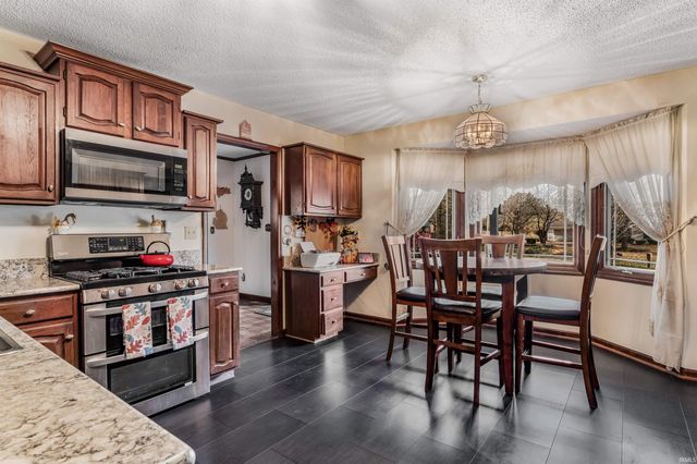 15307 Woodcliffe Trl, Fort Wayne, IN 46845