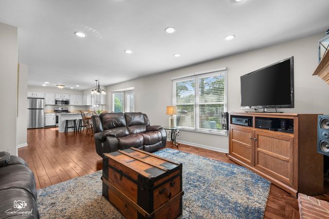 1803 Chestnut Hill Road, Plainfield, IL 60586