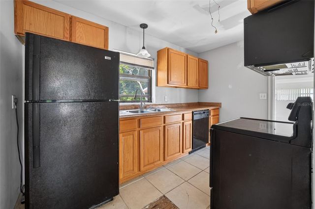 2402 S SUMMERLIN AVENUE, Sanford, FL 32771