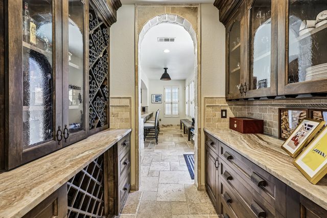 221 N Lucas Drive, Grapevine, TX 76051