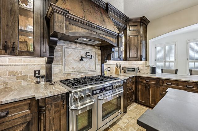 221 N Lucas Drive, Grapevine, TX 76051