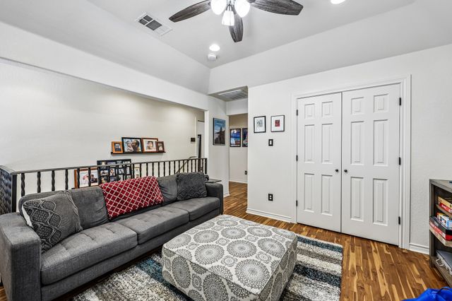 221 N Lucas Drive, Grapevine, TX 76051