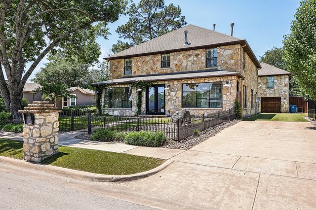 221 N Lucas Drive, Grapevine, TX 76051