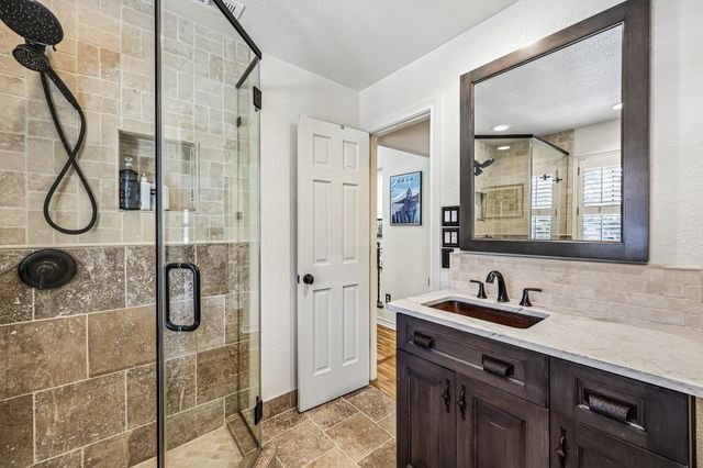 221 N Lucas Drive, Grapevine, TX 76051