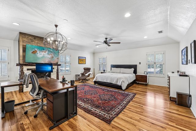 221 N Lucas Drive, Grapevine, TX 76051