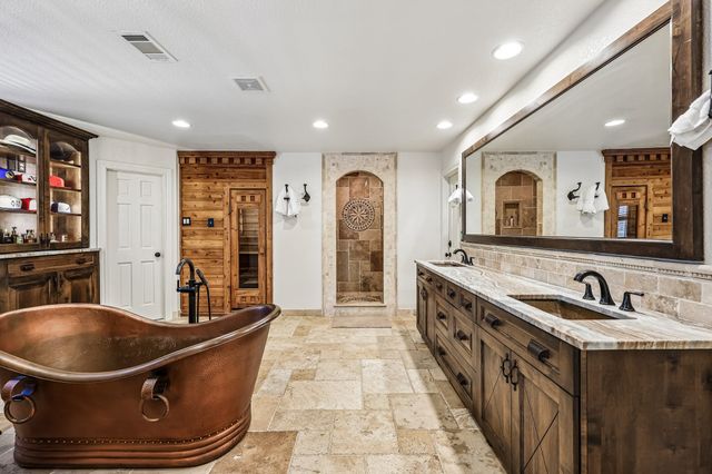 221 N Lucas Drive, Grapevine, TX 76051