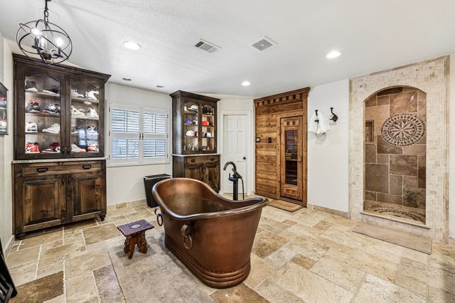 221 N Lucas Drive, Grapevine, TX 76051