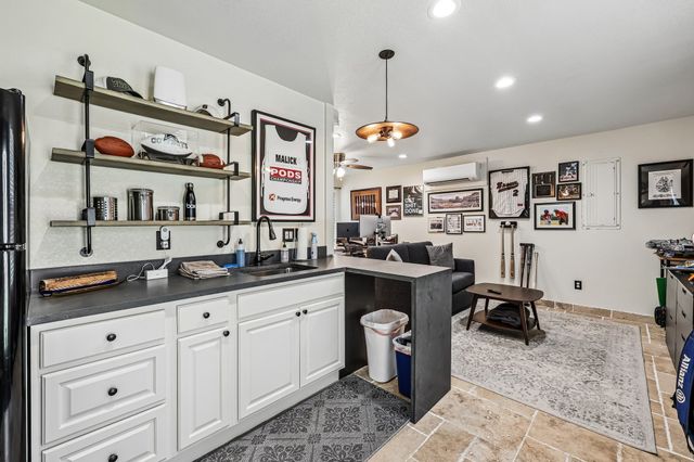221 N Lucas Drive, Grapevine, TX 76051
