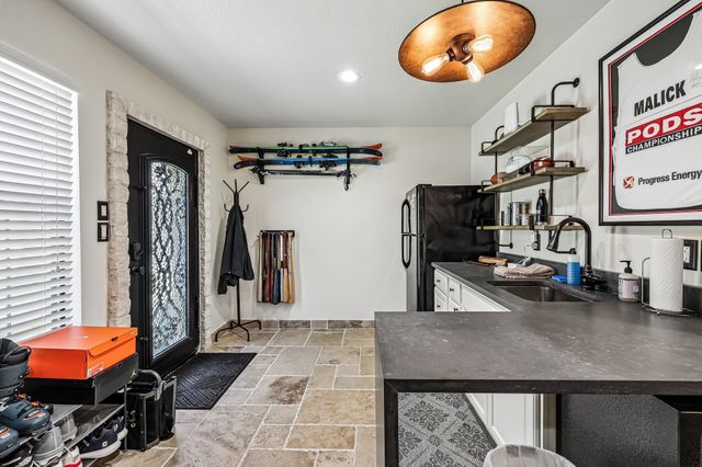 221 N Lucas Drive, Grapevine, TX 76051