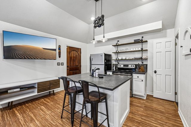 221 N Lucas Drive, Grapevine, TX 76051