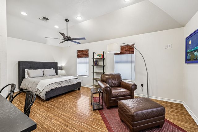 221 N Lucas Drive, Grapevine, TX 76051
