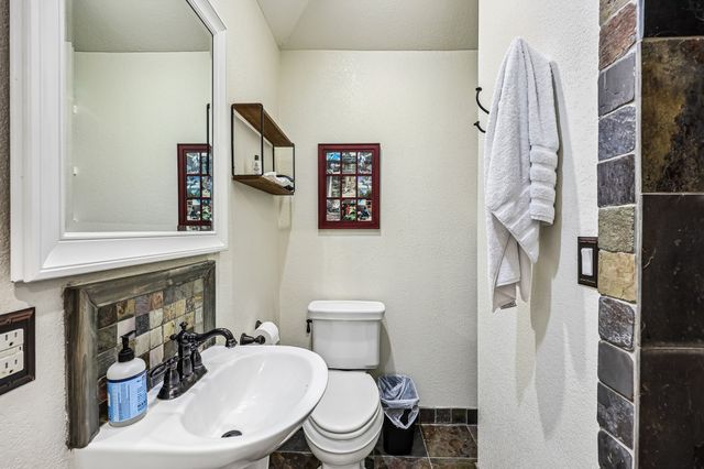 221 N Lucas Drive, Grapevine, TX 76051