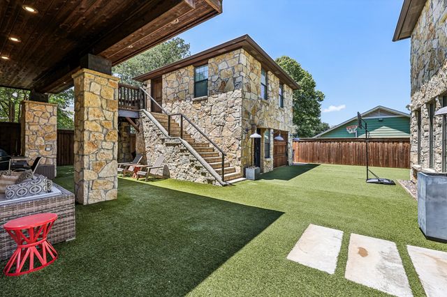 221 N Lucas Drive, Grapevine, TX 76051
