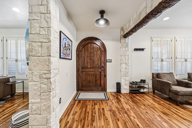 221 N Lucas Drive, Grapevine, TX 76051