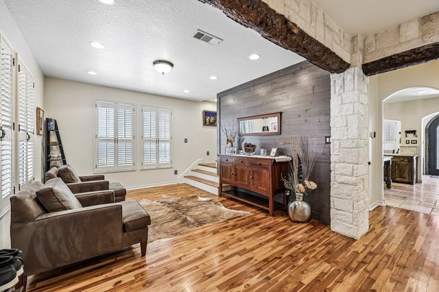 221 N Lucas Drive, Grapevine, TX 76051