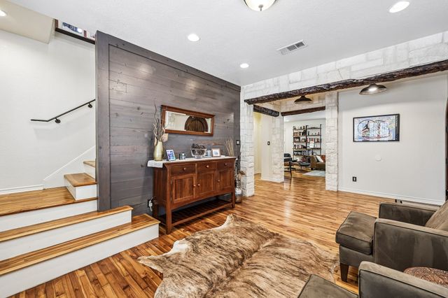 221 N Lucas Drive, Grapevine, TX 76051
