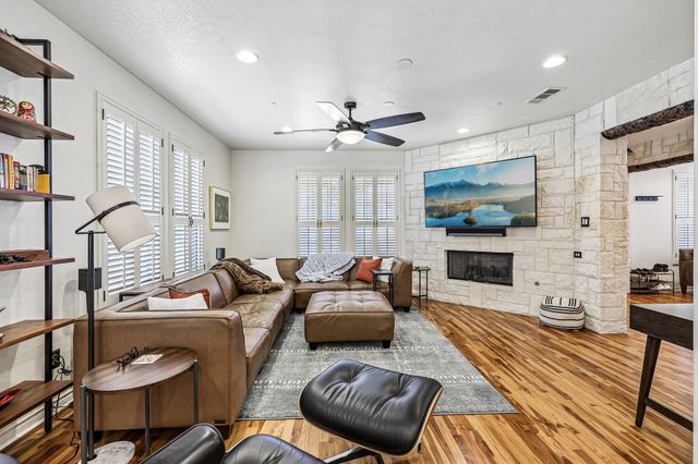 221 N Lucas Drive, Grapevine, TX 76051