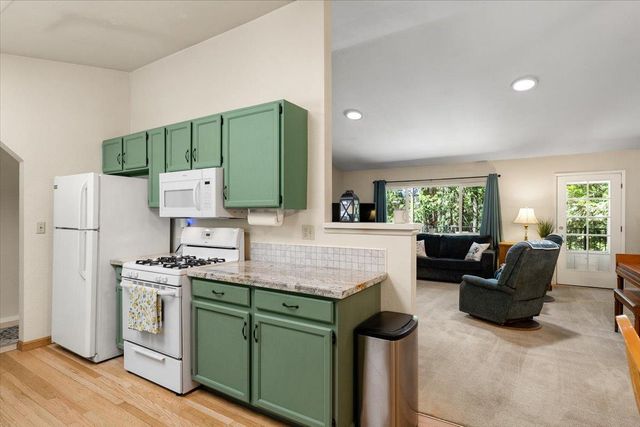 5582 Sierra Springs Dr, Pollock Pines, CA 95726