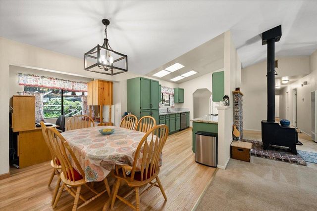 5582 Sierra Springs Dr, Pollock Pines, CA 95726
