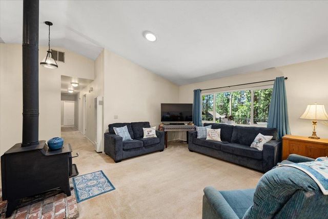 5582 Sierra Springs Dr, Pollock Pines, CA 95726