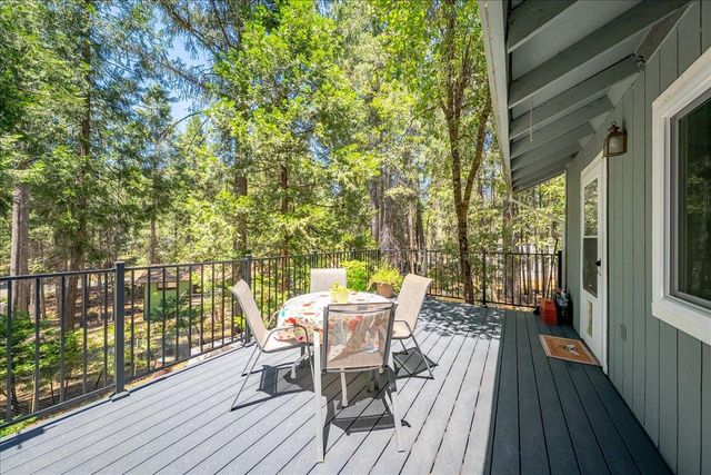 5582 Sierra Springs Dr, Pollock Pines, CA 95726