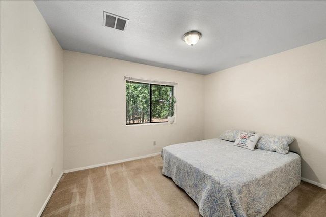 5582 Sierra Springs Dr, Pollock Pines, CA 95726