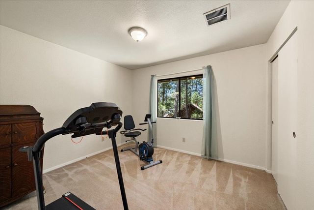 5582 Sierra Springs Dr, Pollock Pines, CA 95726