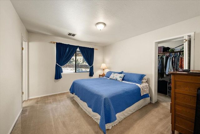 5582 Sierra Springs Dr, Pollock Pines, CA 95726