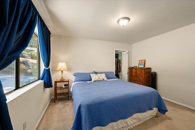 5582 Sierra Springs Dr, Pollock Pines, CA 95726