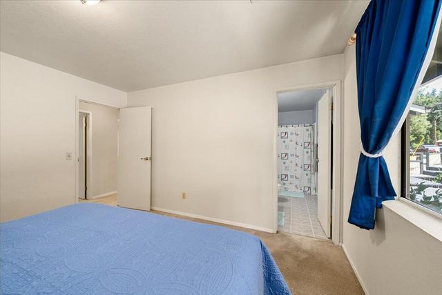 5582 Sierra Springs Dr, Pollock Pines, CA 95726