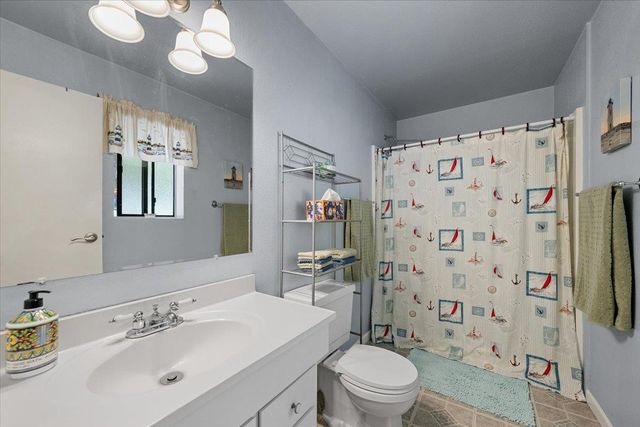 5582 Sierra Springs Dr, Pollock Pines, CA 95726