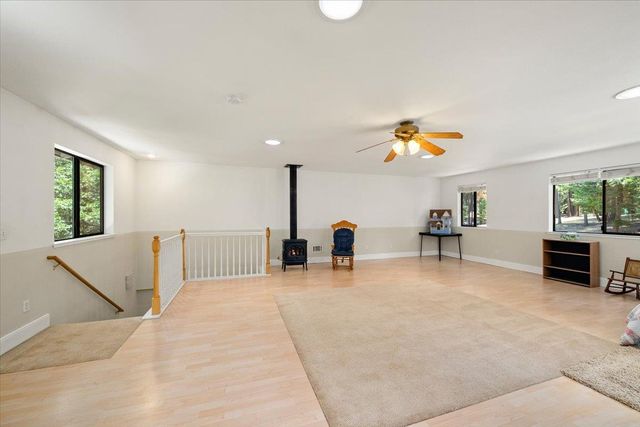 5582 Sierra Springs Dr, Pollock Pines, CA 95726
