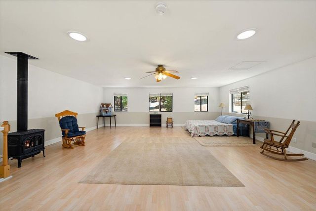 5582 Sierra Springs Dr, Pollock Pines, CA 95726