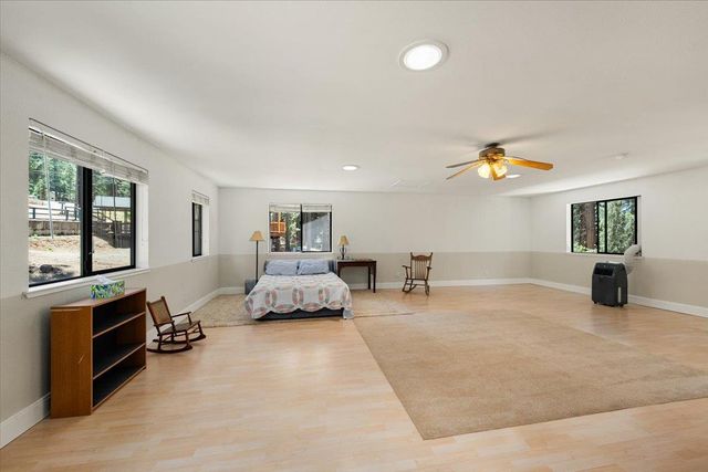 5582 Sierra Springs Dr, Pollock Pines, CA 95726