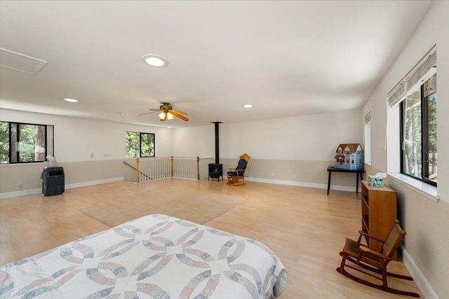 5582 Sierra Springs Dr, Pollock Pines, CA 95726