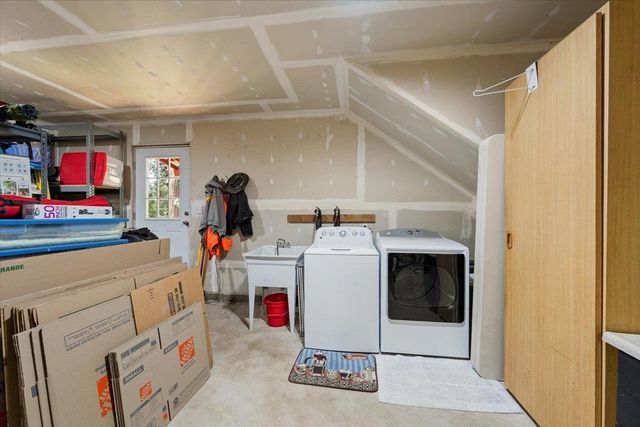 5582 Sierra Springs Dr, Pollock Pines, CA 95726