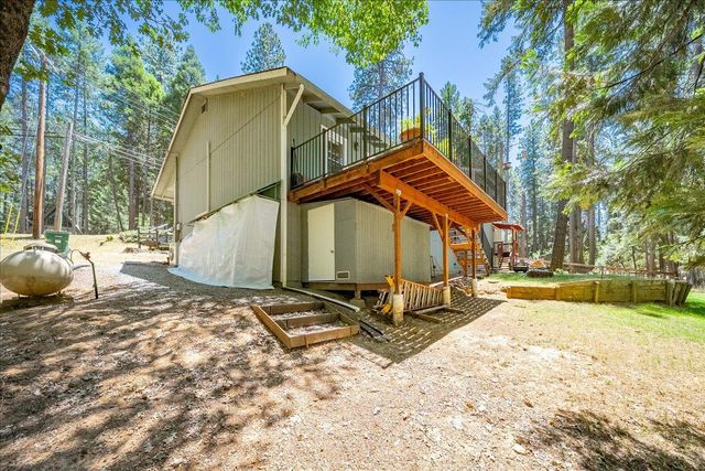 5582 Sierra Springs Dr, Pollock Pines, CA 95726